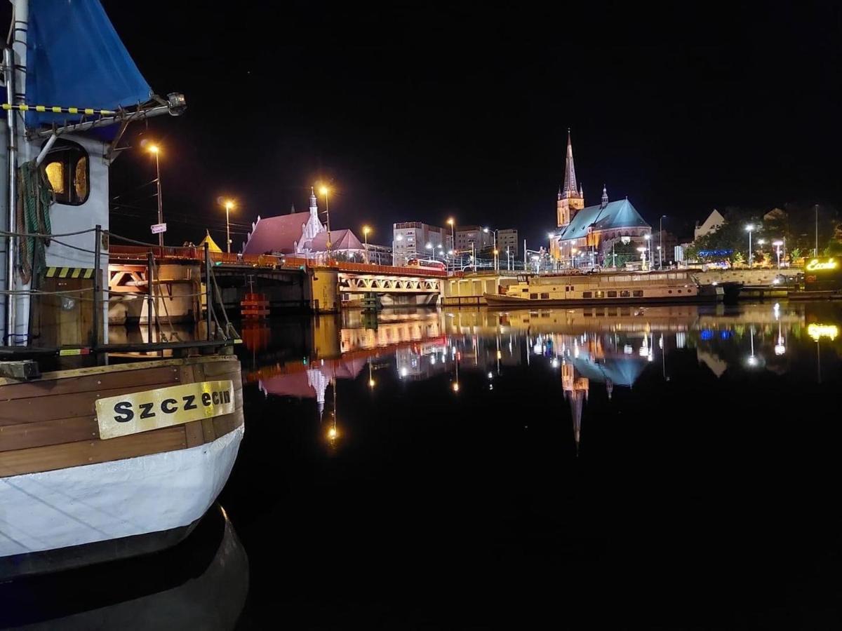 Black Pearl Old Town *